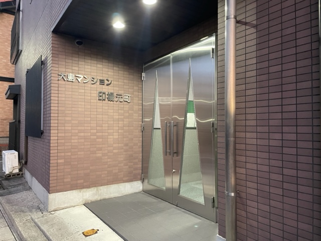 23/30 エントランス