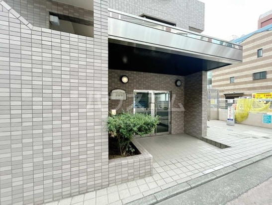 21/27 エントランス