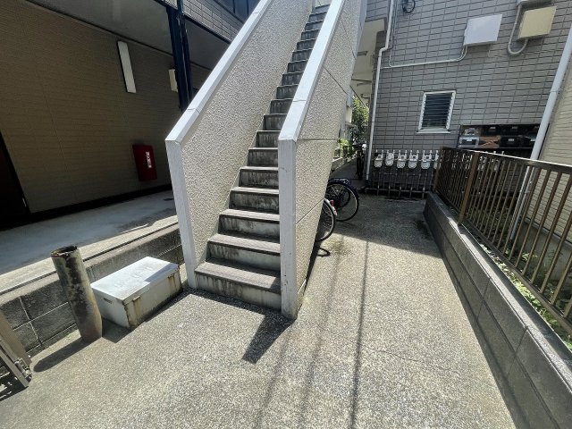 21/22 エントランス