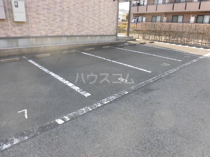 17/27 駐車場