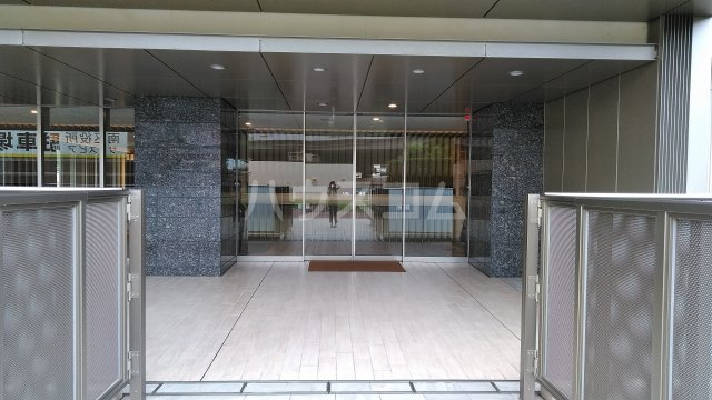 23/30 エントランス