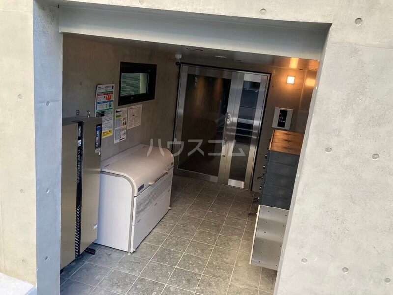 17/27 エントランス