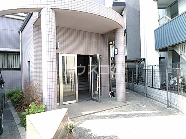 27/30 エントランス
