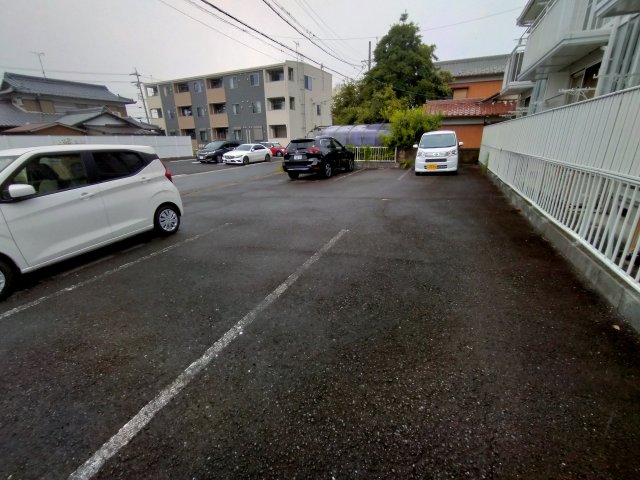 2/3 駐車場