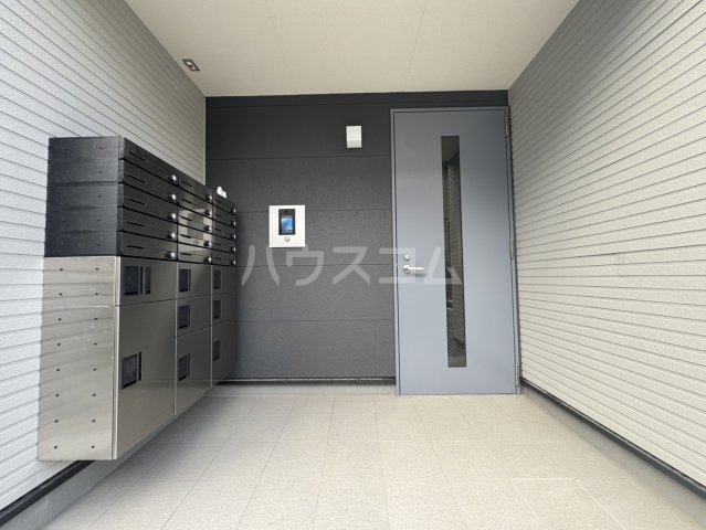 28/30 エントランス