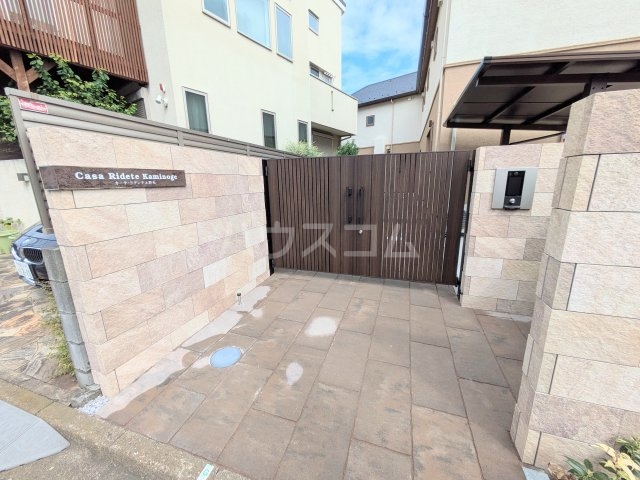 21/30 エントランス