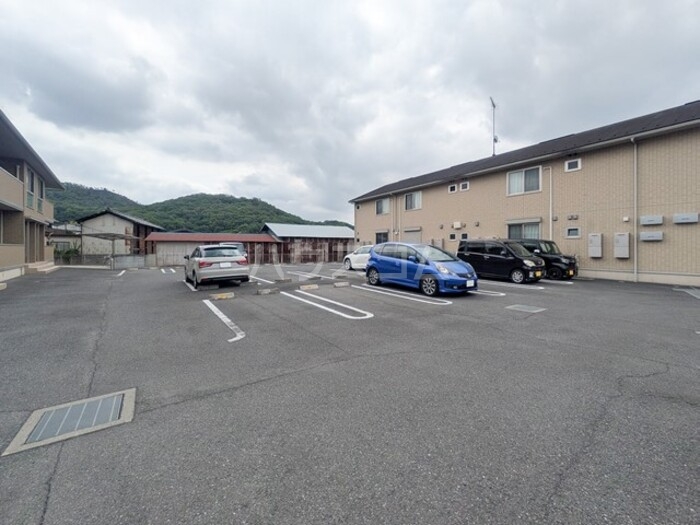 27/30 駐車場