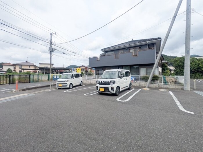 28/30 駐車場