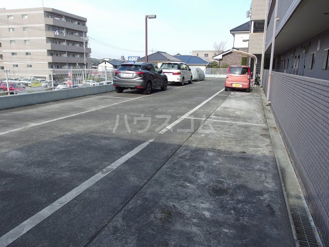 27/30 駐車場