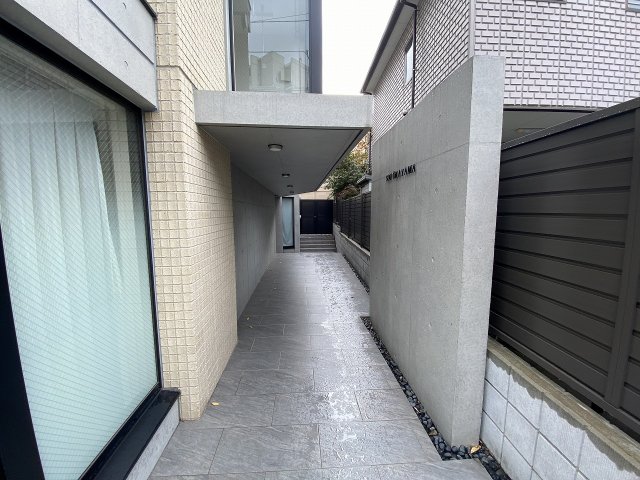 22/27 エントランス