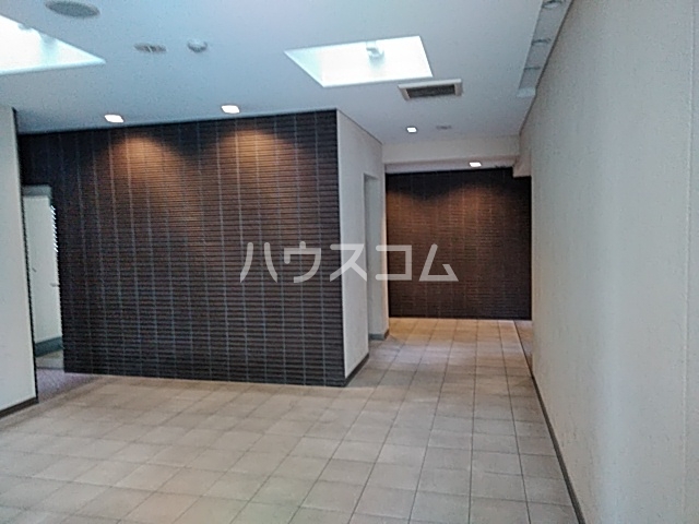 23/30 エントランス