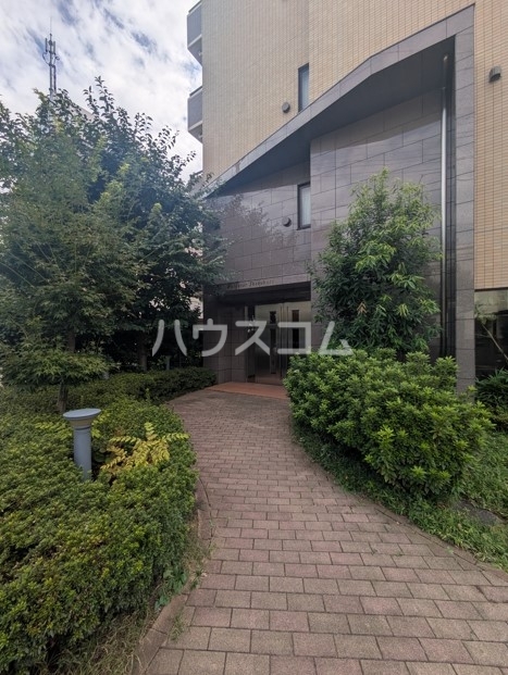 17/25 エントランス