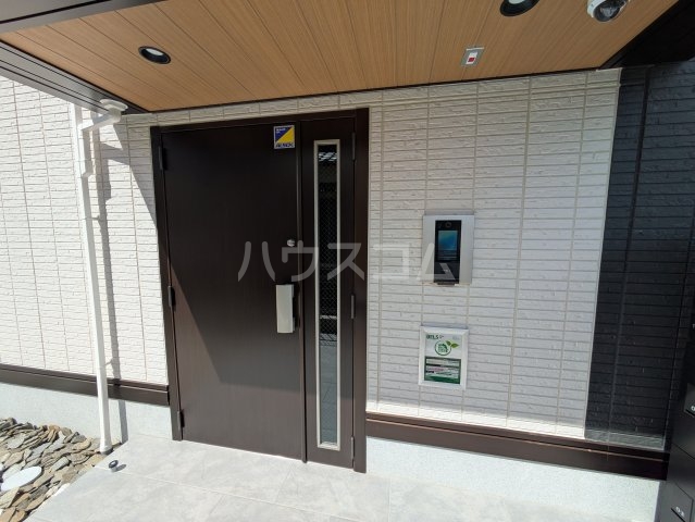 25/30 エントランス