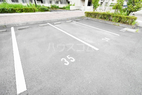 16/17 駐車場