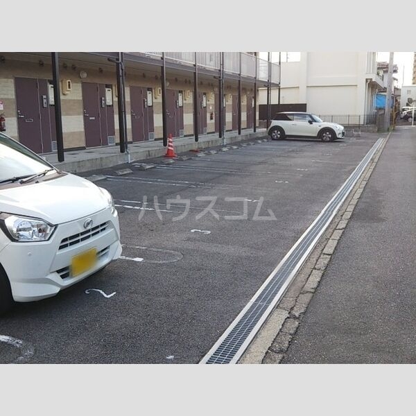13/19 駐車場