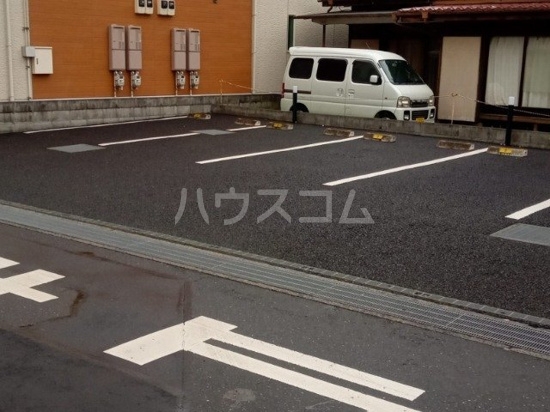 17/17 駐車場