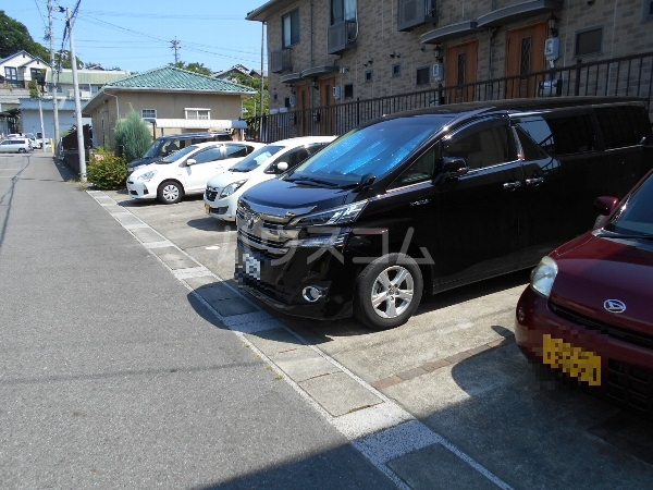 27/30 駐車場