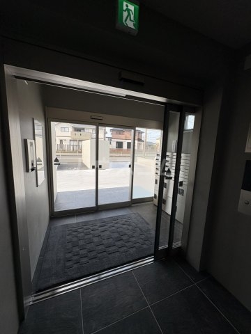 25/26 エントランス