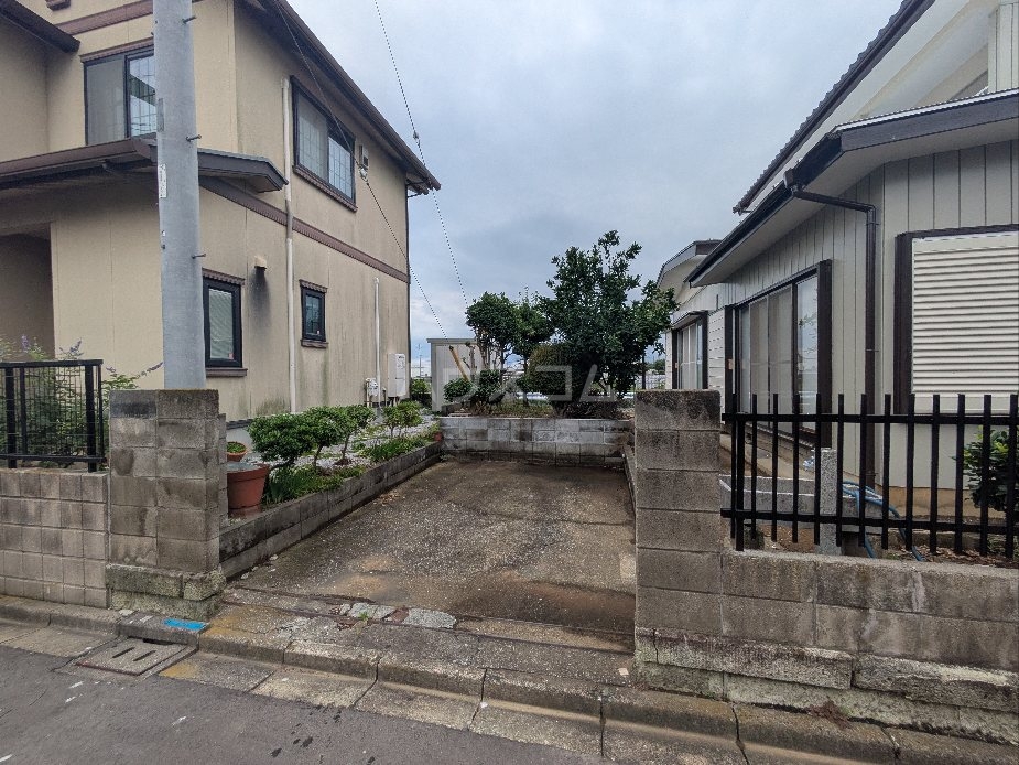 23/30 駐車場