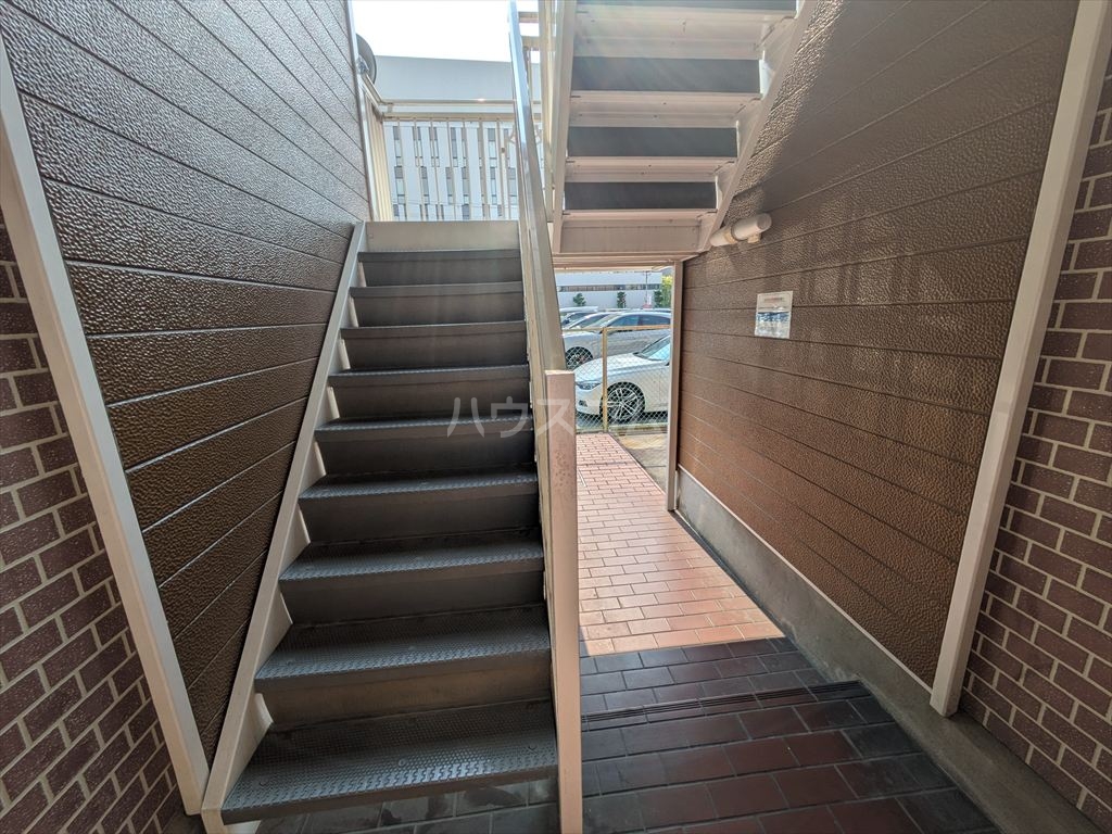 22/30 エントランス