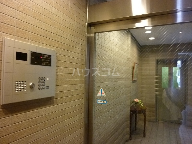 2/2 エントランス