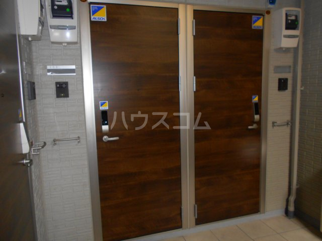 21/30 エントランス