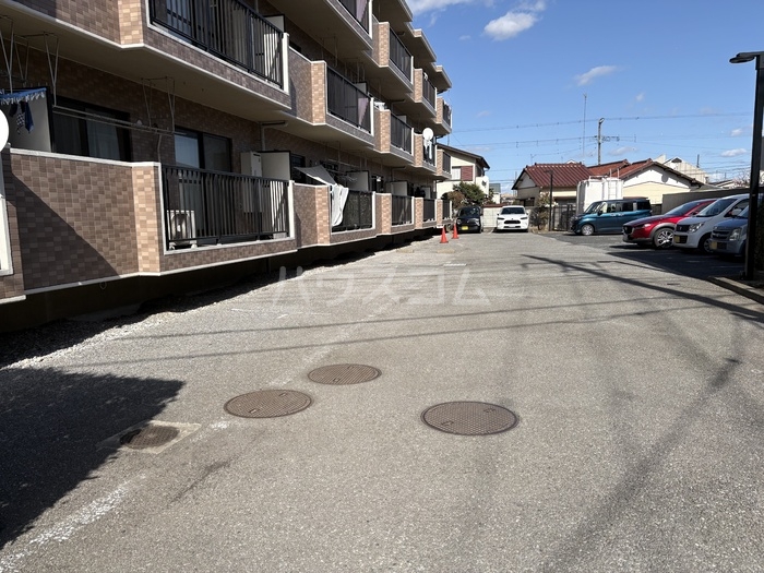 23/30 駐車場