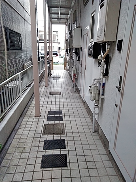 18/27 エントランス