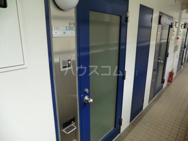 24/30 エントランス