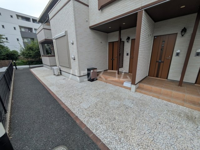 25/30 エントランス
