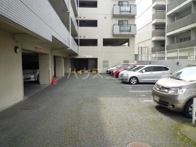 13/15 駐車場