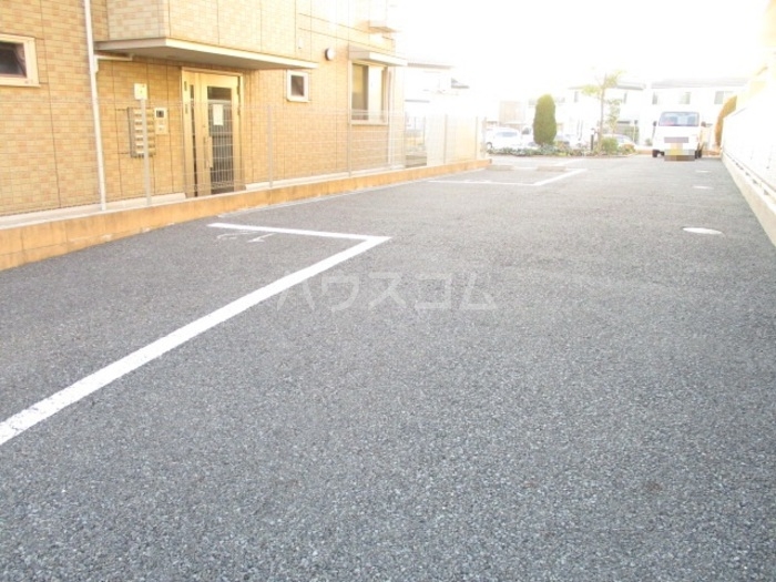 18/28 駐車場