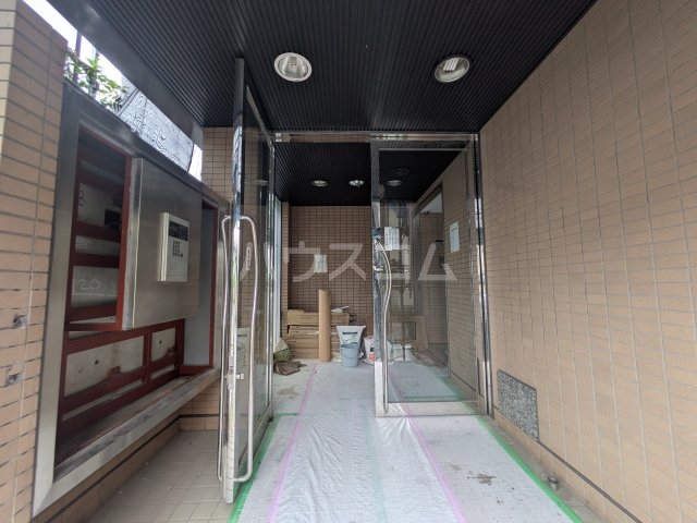 24/30 エントランス