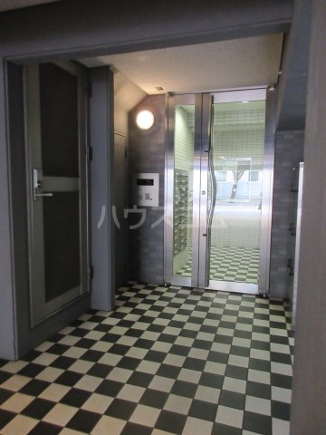 13/16 エントランス