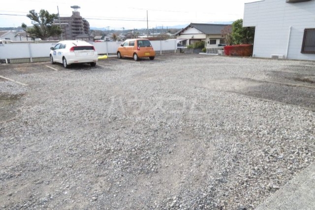 23/30 駐車場