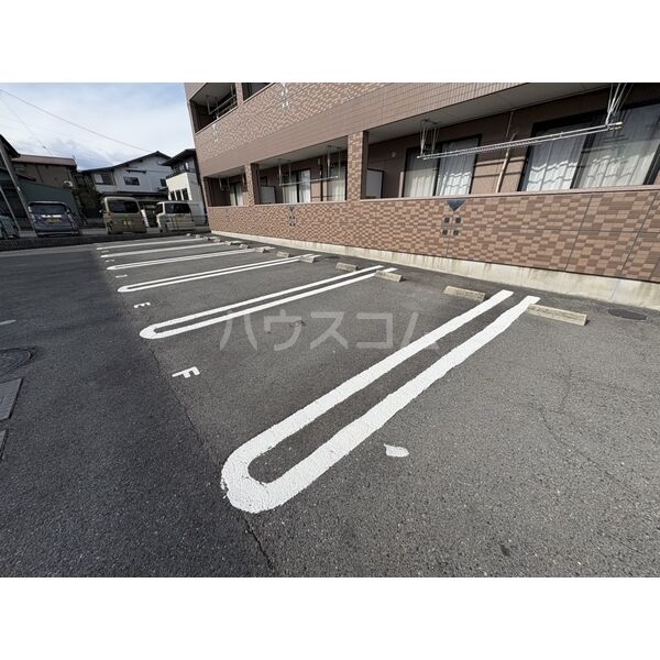 14/17 駐車場