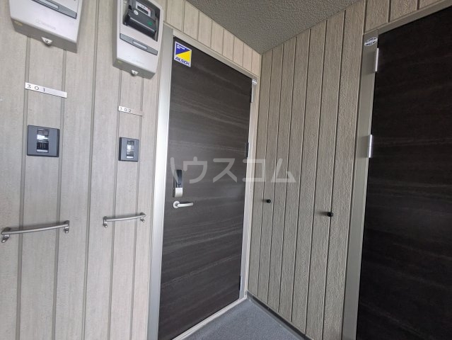 13/30 玄関