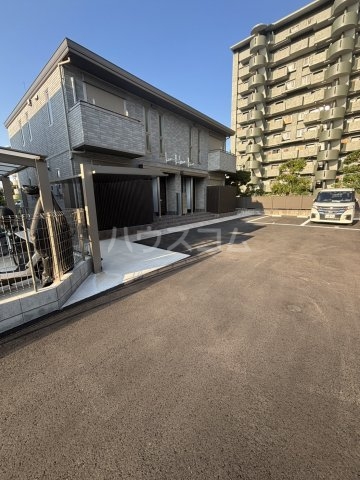 27/30 駐車場