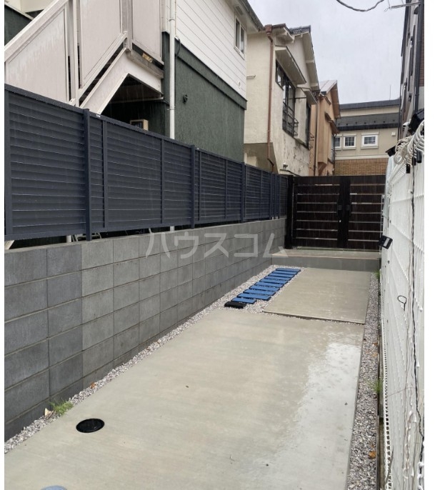 18/28 駐車場