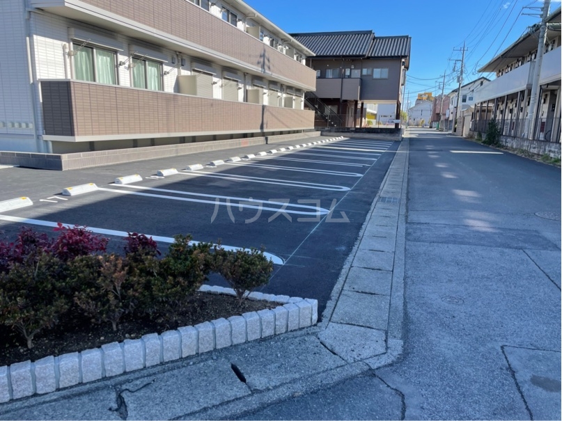 16/16 駐車場