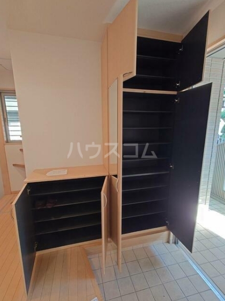 13/27 玄関