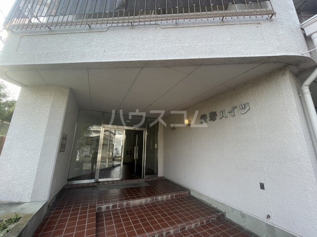 23/28 エントランス