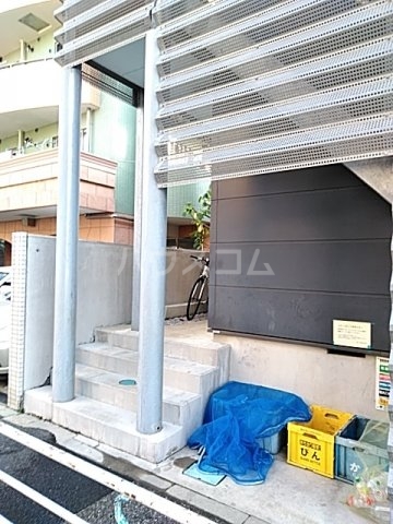 25/30 エントランス