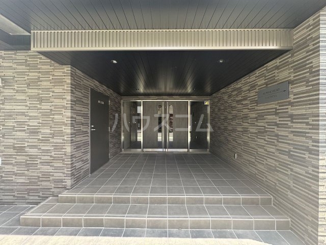 2/2 エントランス