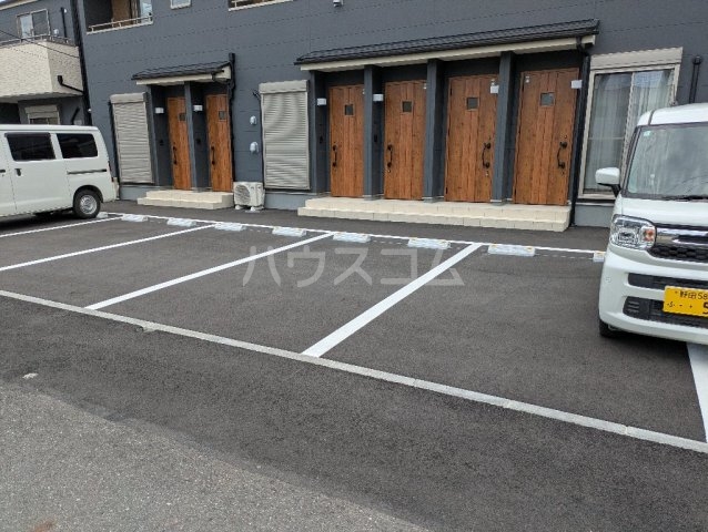25/28 駐車場
