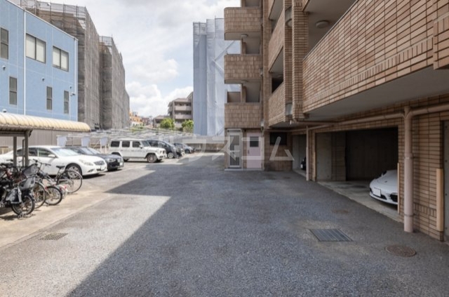 27/30 駐車場