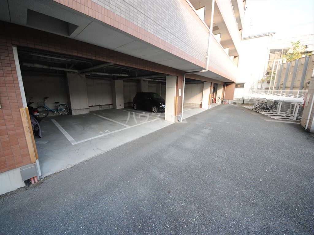 25/30 駐車場