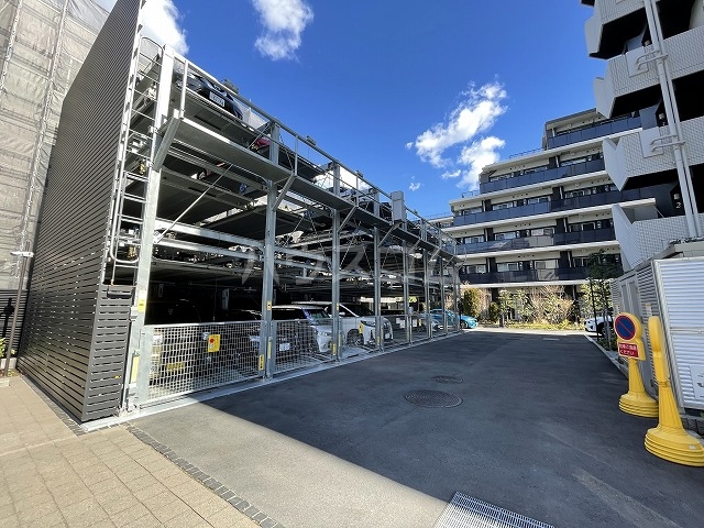 23/30 駐車場
