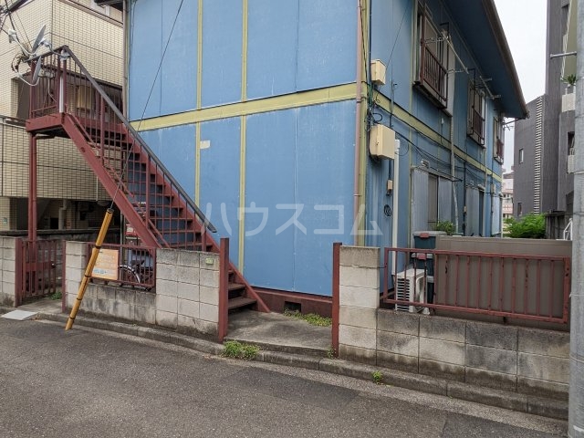 27/30 エントランス