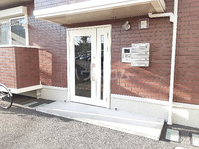 28/30 エントランス